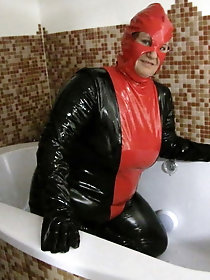 In spandex in the bath ...